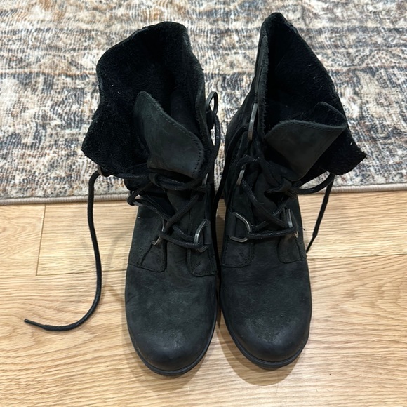 Sorel Shoes - Sorel Joan of Arctic Mid Lace Up Wedge Dark Fog Kettle Black 6